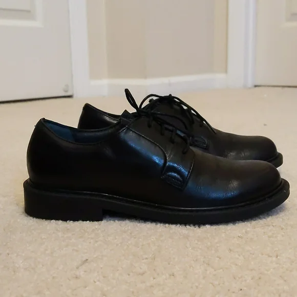 Boys Black Dress Shoes. Size 13.5. - Picture 2 of 3